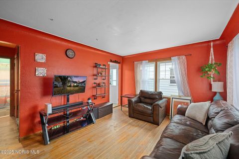 Tiny photo for 2842 Oak Grove Place, Toledo, OH 43613 (MLS # 10001612)