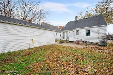 Tiny photo for 2842 Oak Grove Place, Toledo, OH 43613 (MLS # 10001612)