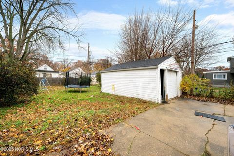 Tiny photo for 2842 Oak Grove Place, Toledo, OH 43613 (MLS # 10001612)