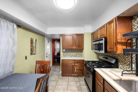 Tiny photo for 2842 Oak Grove Place, Toledo, OH 43613 (MLS # 10001612)