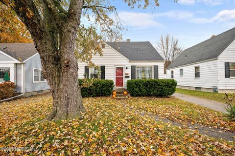 Tiny photo for 2842 Oak Grove Place, Toledo, OH 43613 (MLS # 10001612)