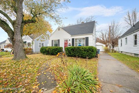 Tiny photo for 2842 Oak Grove Place, Toledo, OH 43613 (MLS # 10001612)