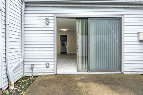 Tiny photo for 2510 W Village Drive, Toledo, OH 43614 (MLS # 10010502)