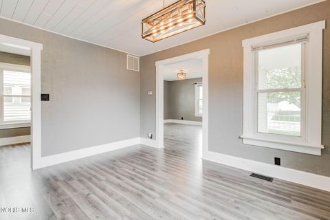 Tiny photo for 915 S West Street, Findlay, OH 45840 (MLS # 10006442)