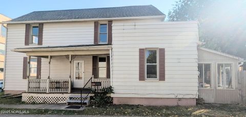 Photo of 22 Tiffin Street, Tiffin, OH 44883 (MLS # 10000372) Photo of 22 Tiffin Street, Tiffin, OH 44883 (MLS # 10000372)