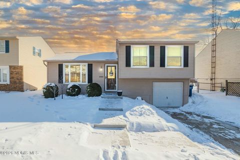 Photo of 5484 Brook Point Road, Toledo, OH 43611 (MLS # 10003523)