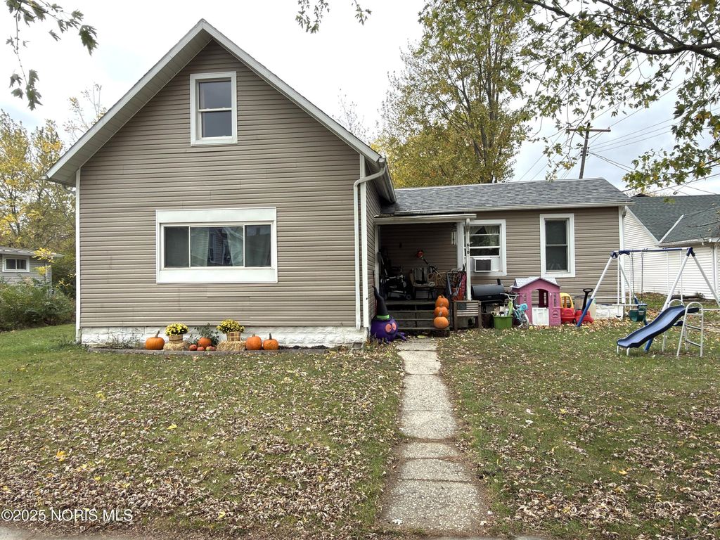 Photo for 610 Pearl Street, Defiance, OH 43512 (MLS # 10000537)