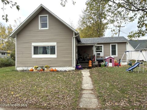 Photo of 610 Pearl Street, Defiance, OH 43512 (MLS # 10000537)
