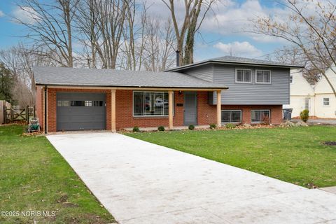 Photo of 1016 Walnut Street, Perrysburg, OH 43551 (MLS # 6135344)