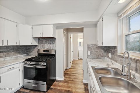 Tiny photo for 5834 Curson Drive, Toledo, OH 43612 (MLS # 10006175)