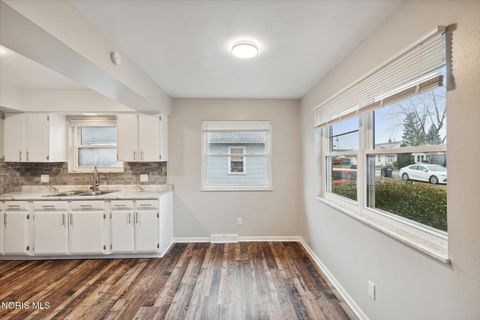 Tiny photo for 5834 Curson Drive, Toledo, OH 43612 (MLS # 10006175)