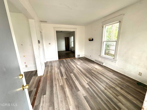 Tiny photo for 617 Bowman Street, Toledo, OH 43609 (MLS # 10011733)