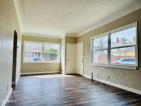 Tiny photo for 219 Storrs St, Toledo, OH 43609 (MLS # 10005593)