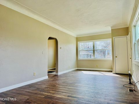 Tiny photo for 219 Storrs St, Toledo, OH 43609 (MLS # 10005593)