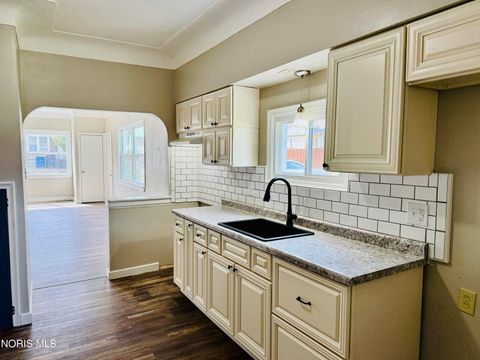 Tiny photo for 219 Storrs St, Toledo, OH 43609 (MLS # 10005593)