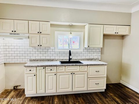 Tiny photo for 219 Storrs St, Toledo, OH 43609 (MLS # 10005593)