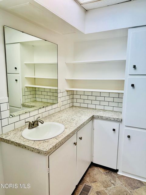 Tiny photo for 219 Storrs St, Toledo, OH 43609 (MLS # 10005593)