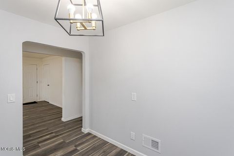 Tiny photo for 5542 Ashdale Court, Toledo, OH 43612 (MLS # 10005241)