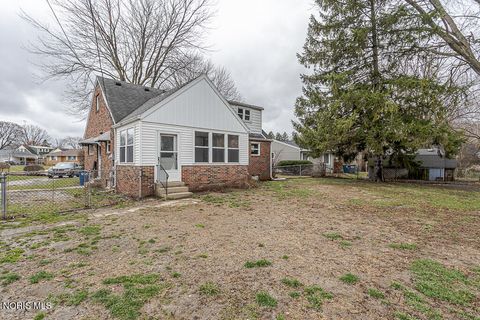 Tiny photo for 5542 Ashdale Court, Toledo, OH 43612 (MLS # 10005241)
