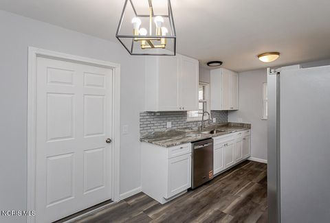 Tiny photo for 5542 Ashdale Court, Toledo, OH 43612 (MLS # 10005241)