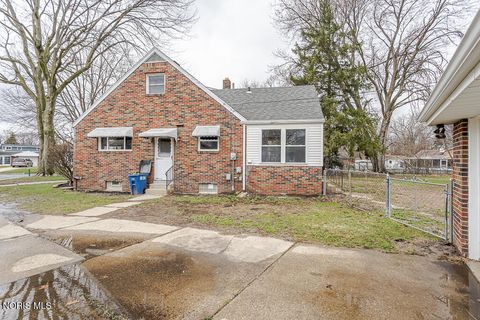 Tiny photo for 5542 Ashdale Court, Toledo, OH 43612 (MLS # 10005241)
