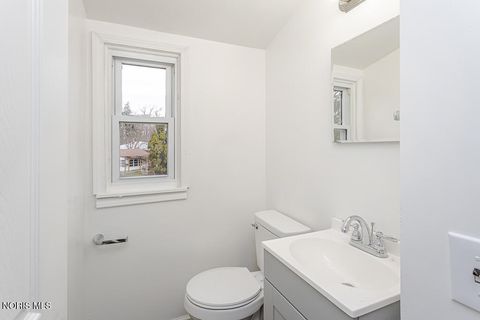 Tiny photo for 5542 Ashdale Court, Toledo, OH 43612 (MLS # 10005241)