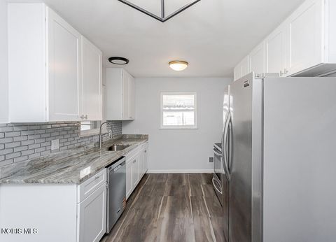 Tiny photo for 5542 Ashdale Court, Toledo, OH 43612 (MLS # 10005241)