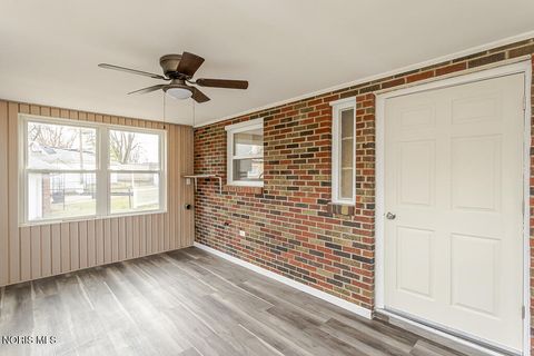 Tiny photo for 5542 Ashdale Court, Toledo, OH 43612 (MLS # 10005241)