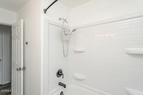 Tiny photo for 5542 Ashdale Court, Toledo, OH 43612 (MLS # 10005241)