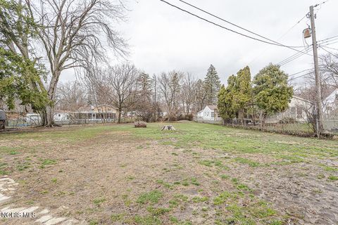 Tiny photo for 5542 Ashdale Court, Toledo, OH 43612 (MLS # 10005241)