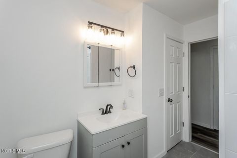 Tiny photo for 5542 Ashdale Court, Toledo, OH 43612 (MLS # 10005241)