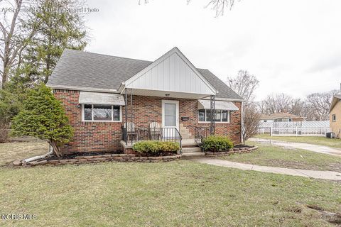 Photo of 5542 Ashdale Court, Toledo, OH 43612 (MLS # 10005241)