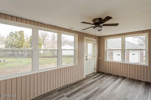 Tiny photo for 5542 Ashdale Court, Toledo, OH 43612 (MLS # 10005241)