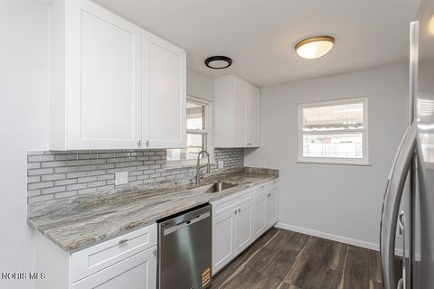 Tiny photo for 5542 Ashdale Court, Toledo, OH 43612 (MLS # 10005241)