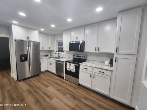 Tiny photo for 5026 Geer Lane, Toledo, OH 43615 (MLS # 10001768)