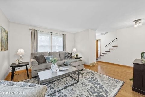 Tiny photo for 525 Orchard View Drive, Maumee, OH 43537 (MLS # 10001603)