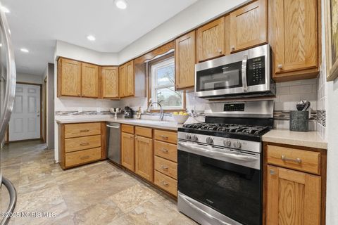 Tiny photo for 525 Orchard View Drive, Maumee, OH 43537 (MLS # 10001603)