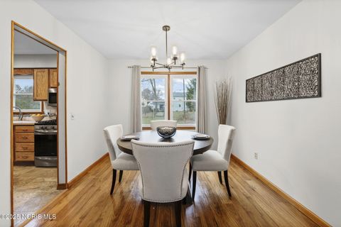 Tiny photo for 525 Orchard View Drive, Maumee, OH 43537 (MLS # 10001603)