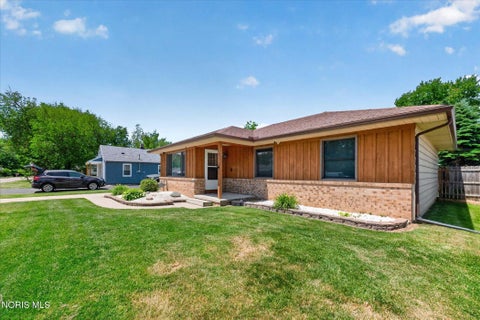 Tiny photo for 208 Rood Street, Northwood, OH 43619 (MLS # 10009013)