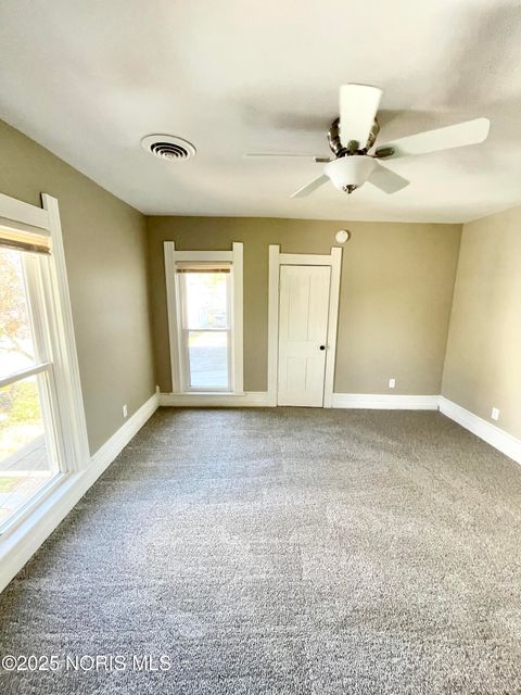 Tiny photo for 446 S Grove Street, Bowling Green, OH 43402 (MLS # 10001050)