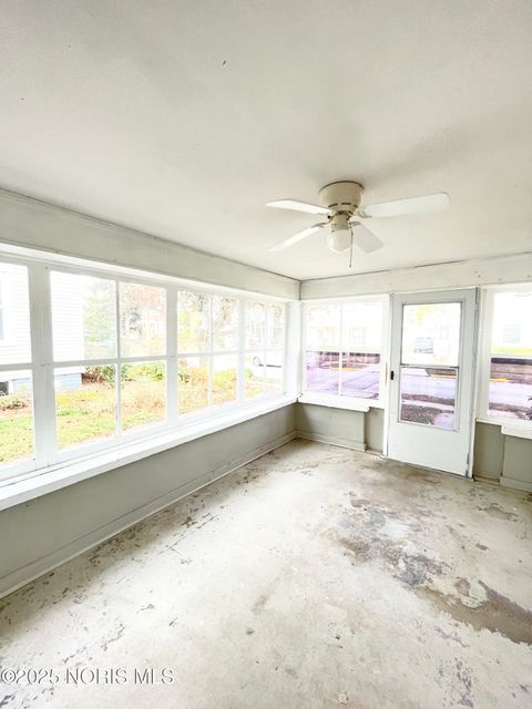 Tiny photo for 446 S Grove Street, Bowling Green, OH 43402 (MLS # 10001050)