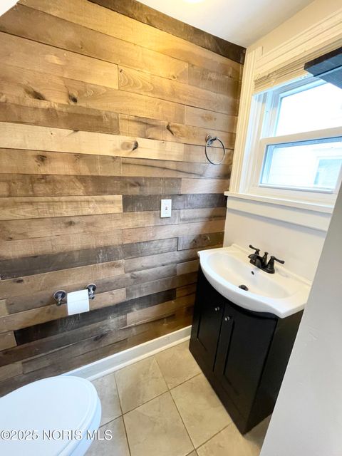 Tiny photo for 446 S Grove Street, Bowling Green, OH 43402 (MLS # 10001050)