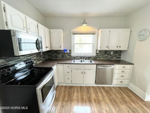 Tiny photo for 446 S Grove Street, Bowling Green, OH 43402 (MLS # 10001050)