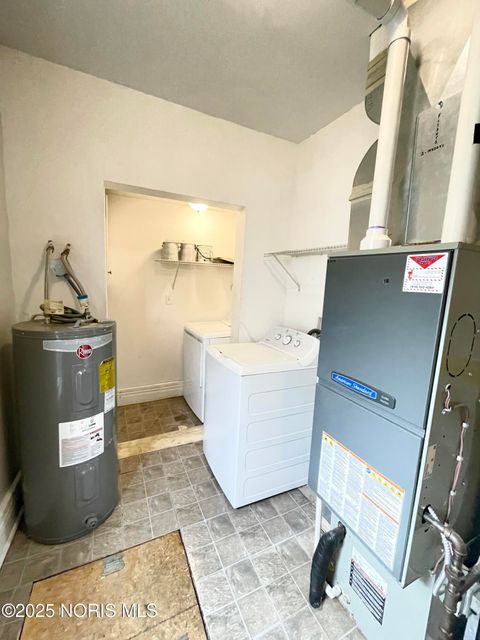 Tiny photo for 446 S Grove Street, Bowling Green, OH 43402 (MLS # 10001050)