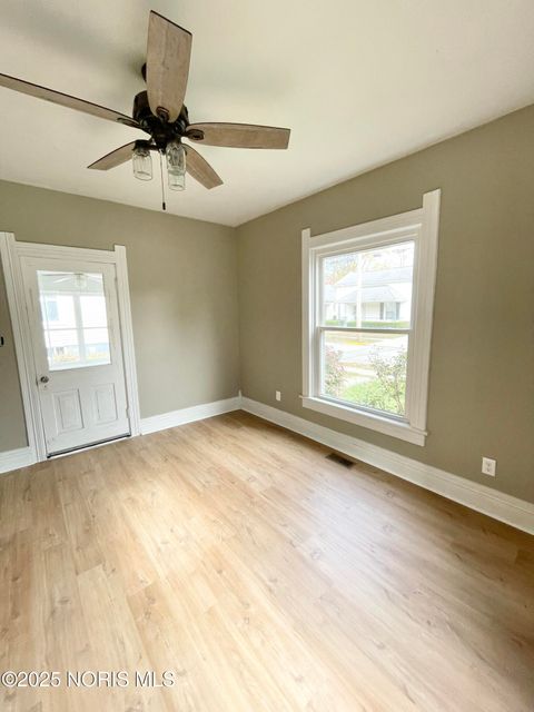 Tiny photo for 446 S Grove Street, Bowling Green, OH 43402 (MLS # 10001050)