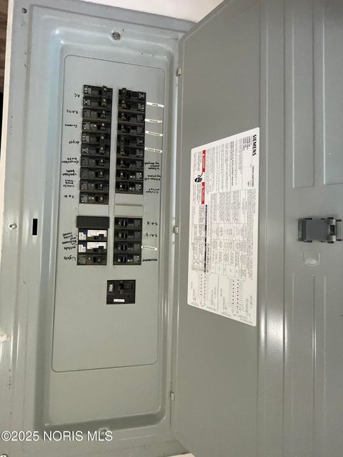 Tiny photo for 446 S Grove Street, Bowling Green, OH 43402 (MLS # 10001050)