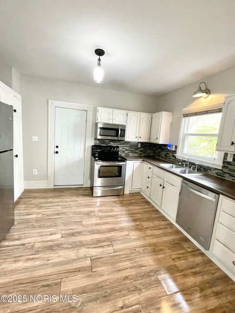 Tiny photo for 446 S Grove Street, Bowling Green, OH 43402 (MLS # 10001050)