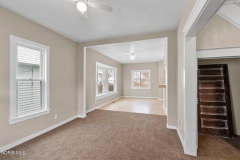 Tiny photo for 822 Delence Street, Toledo, OH 43605 (MLS # 10006523)