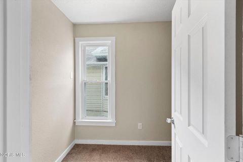 Tiny photo for 822 Delence Street, Toledo, OH 43605 (MLS # 10006523)