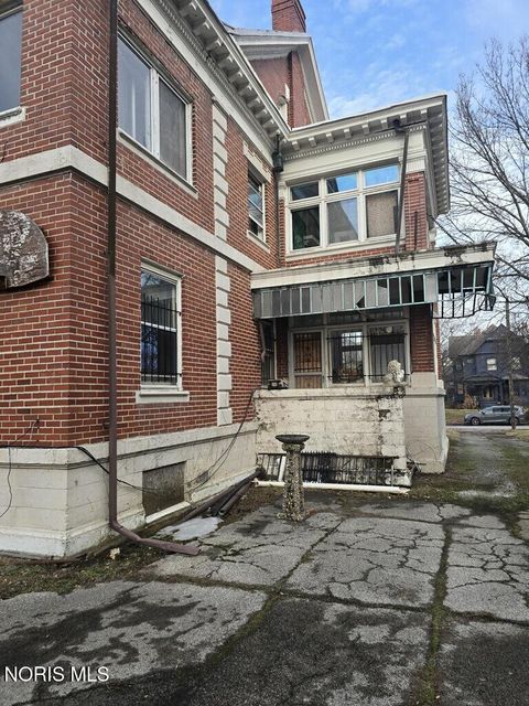 Tiny photo for 2229 Parkwood Avenue, Toledo, OH 43620 (MLS # 10004300)